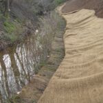 Installation géotextile coco sur fascine