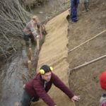 Installation géotextile coco sur fascine